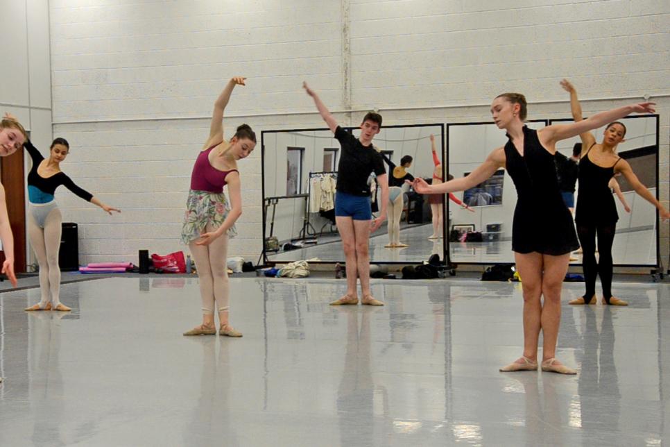 dawnswyr Ballet Cymru dancers