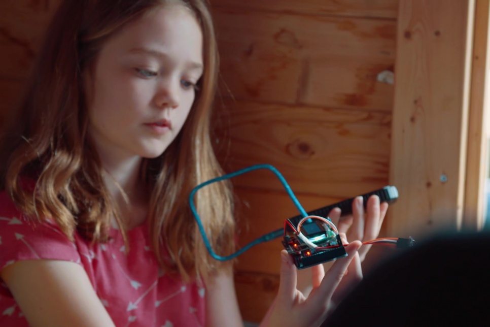 Pupil holding electrical equipment